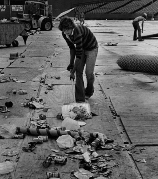 Cleaning up after Superjam '77